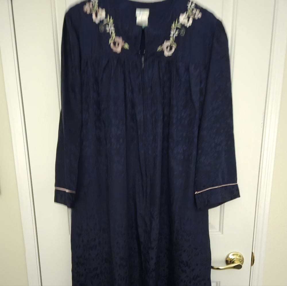 Simply Basic Brand Housecoat/Robe. Vtg.